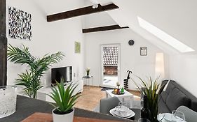 MOLA Apartments-Charmante Ferienwohnung im Herdecke Zentrum für 3 Personen-große Dachterrasse-Grill-Gratis Parken-WLAN